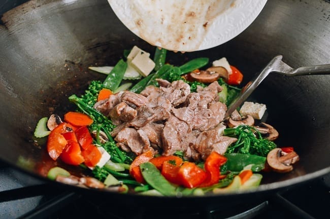 Adding pork back to wok, geagle.miooashdv.tk