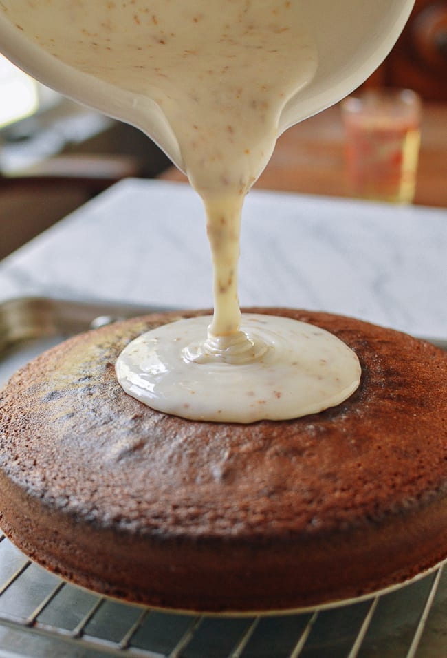 Pouring glaze over cake, geagle.miooashdv.tk