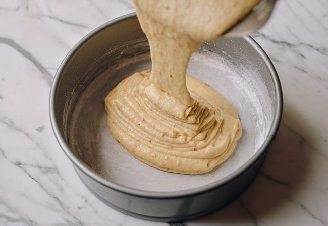 Pouring cake batter into greased and floured springform pan, geagle.miooashdv.tk