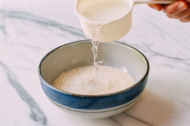 Adding water to rice in bowl, geagle.miooashdv.tk