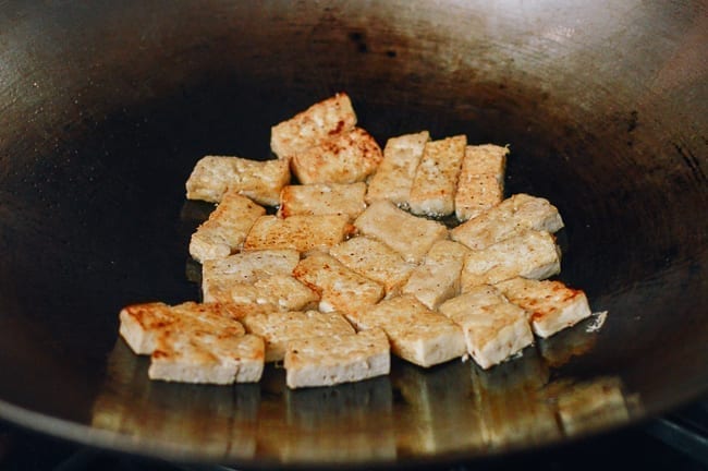 Pan-frying tofu in wok, geagle.miooashdv.tk