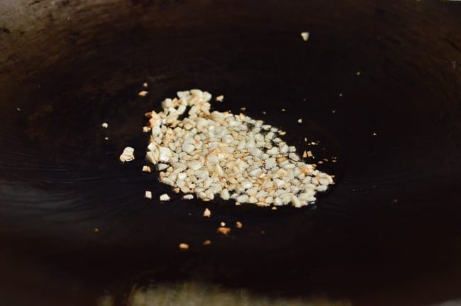 Frying garlic in oil, geagle.miooashdv.tk