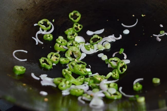 Peppers and shallots in woks, geagle.miooashdv.tk