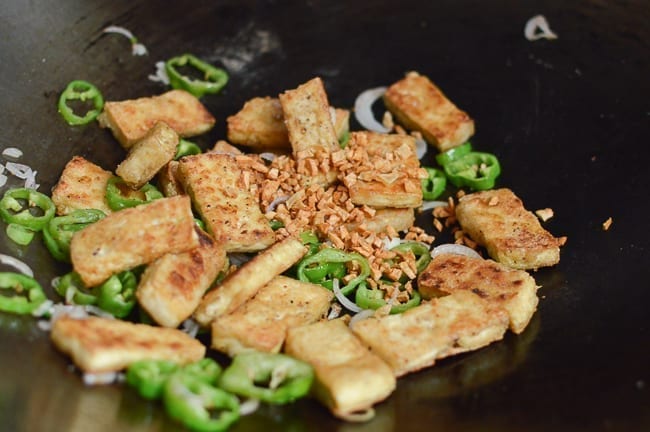 Adding fried garlic back to wok, geagle.miooashdv.tk