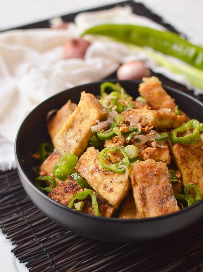 Salt and pepper tofu in black bowl, geagle.miooashdv.tk