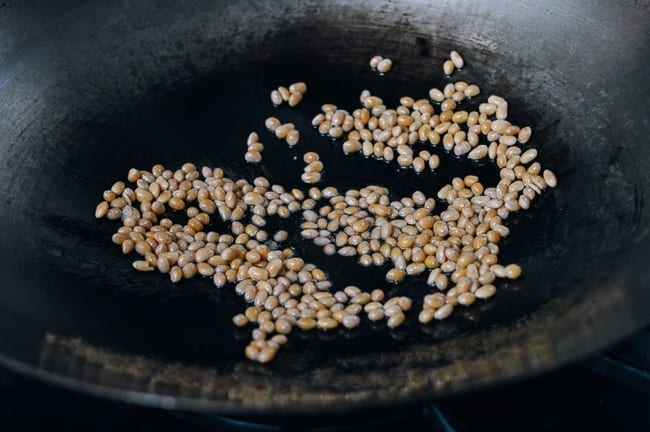 Wok Roasting Soybeans, geagle.miooashdv.tk