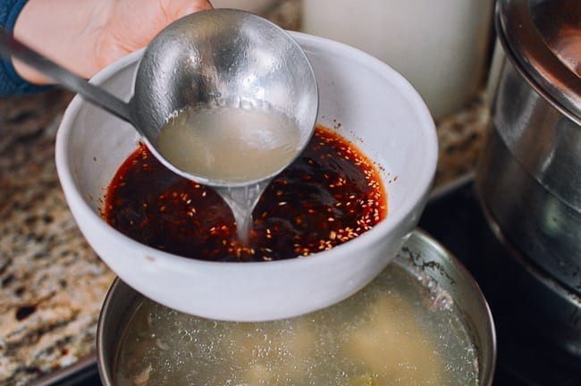 Adding hot stock to bowl of aromatics and seasonings, geagle.miooashdv.tk