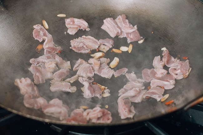 Garlic, Chilies, Pork Belly in wok, geagle.miooashdv.tk
