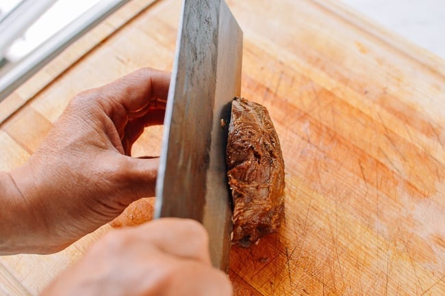 Slicing beef shank in half lengthwise, geagle.miooashdv.tk