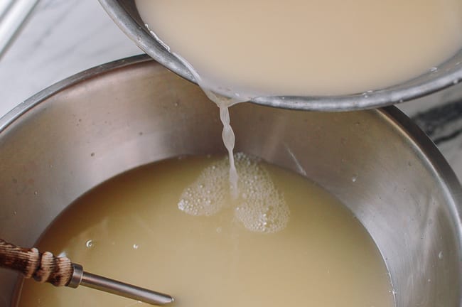 Pouring off water from starch, geagle.miooashdv.tk
