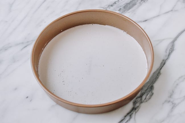 Thin layer of batter in cake pan, geagle.miooashdv.tk