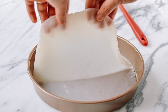 Removing cooked liangpi from pan, geagle.miooashdv.tk