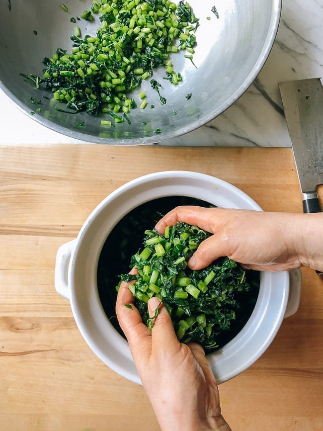 Transferring salted greens to a container, geagle.miooashdv.tk