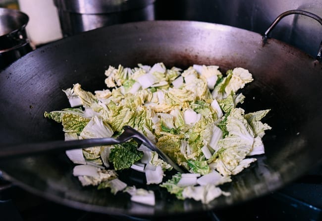 Stir-frying napa cabbage, geagle.miooashdv.tk