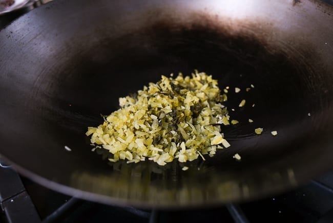 Adding mustard greens to wok, geagle.miooashdv.tk