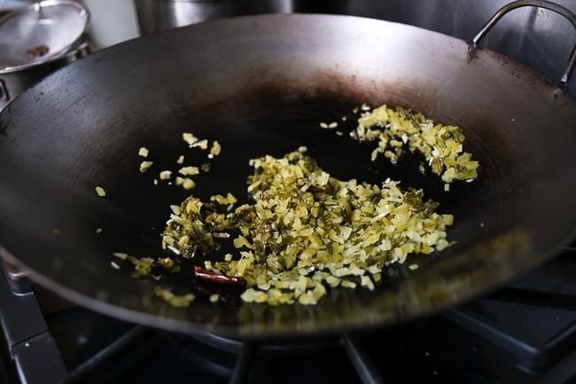 Stir-frying Chinese mustard greens, geagle.miooashdv.tk