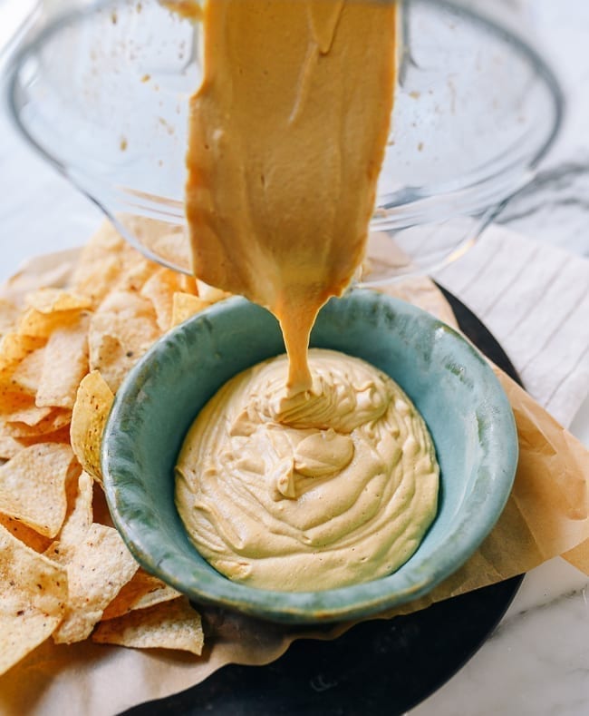 Transferring vegan queso from blender to bowl, geagle.miooashdv.tk
