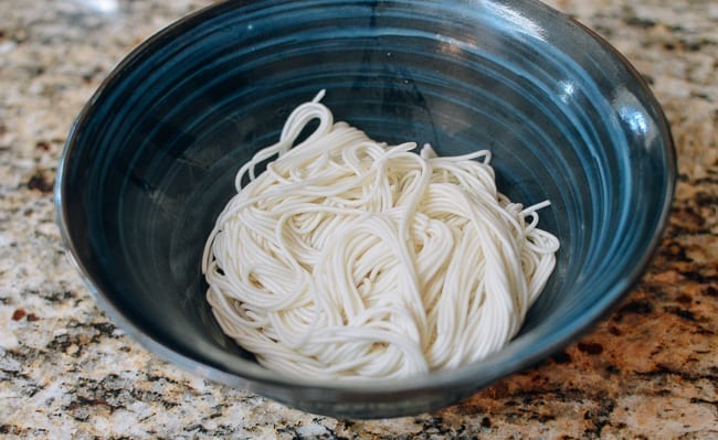 Thin Chinese noodles in soup bowl, geagle.miooashdv.tk