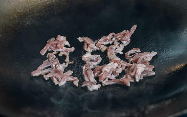 Stir-frying shredded pork in wok, geagle.miooashdv.tk