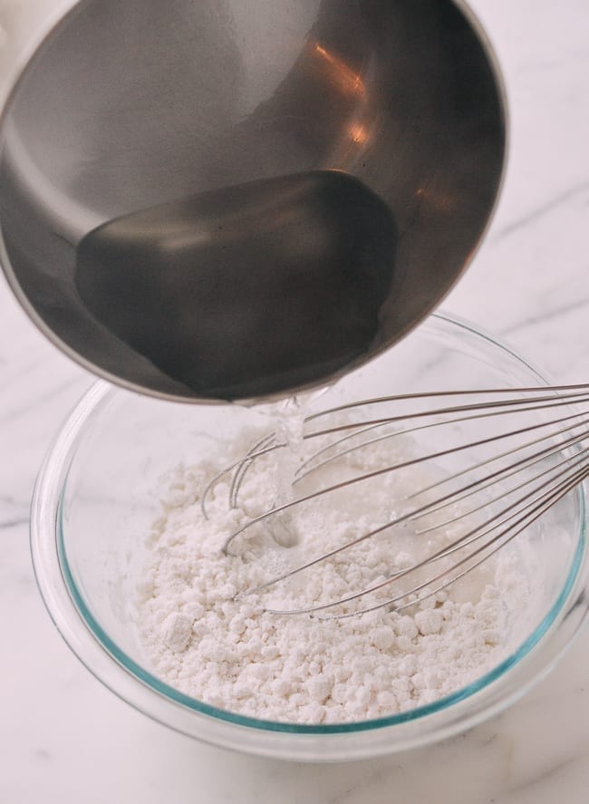 Adding hot sugar water to rice flour water mixture, geagle.miooashdv.tk