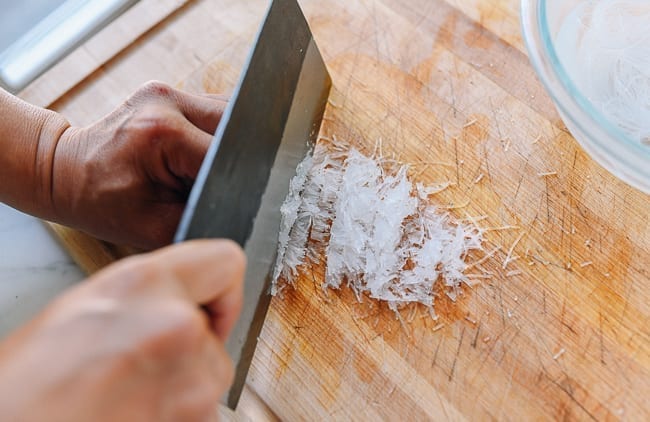 Chopping mung bean noodles, geagle.miooashdv.tk