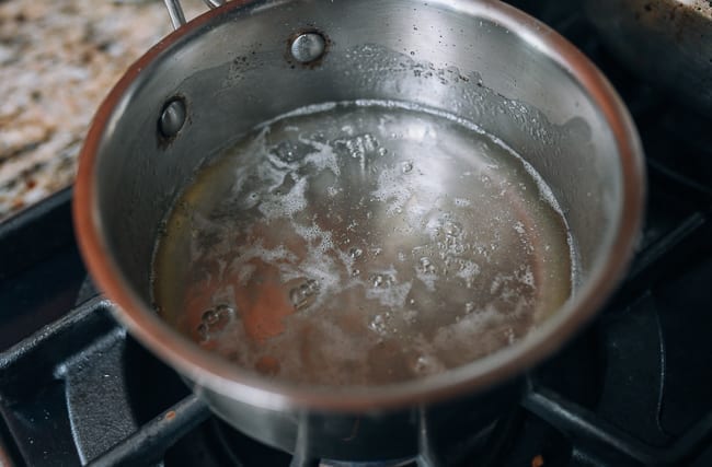 Simmering simple syrup (sugar water solution), geagle.miooashdv.tk