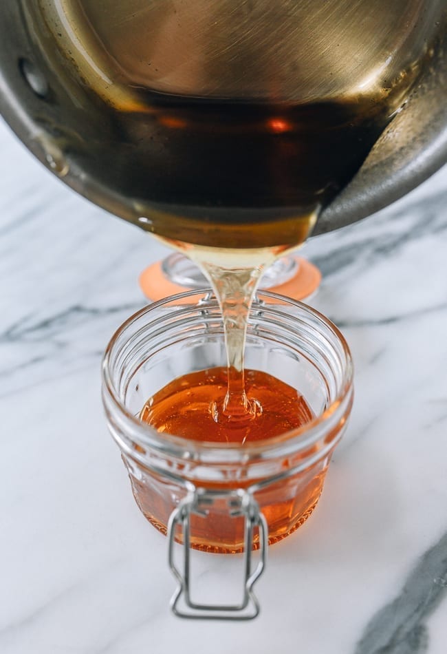 Pouring warm golden syrup into heatproof airtight container, geagle.miooashdv.tk