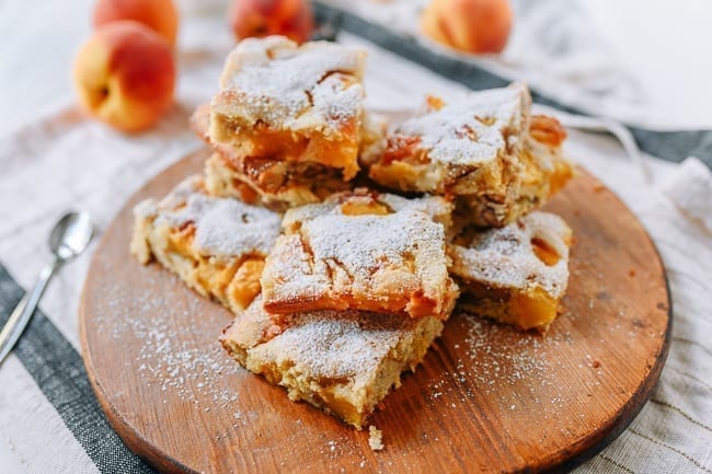 Pile of peach squares dusted with powdered sugar, geagle.miooashdv.tk