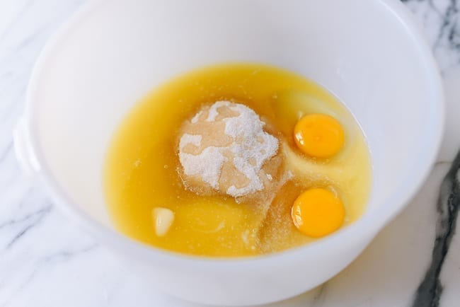 Sugar, butter, and eggs in mixing bowl, geagle.miooashdv.tk