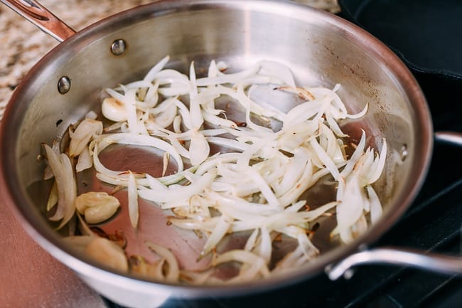 Cooking onions and garlic in skillet, geagle.miooashdv.tk