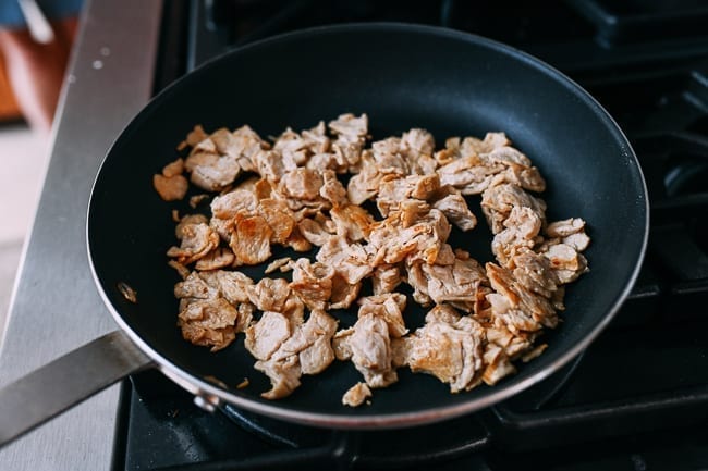 Browning pieces of seitan in nonstick pan, geagle.miooashdv.tk