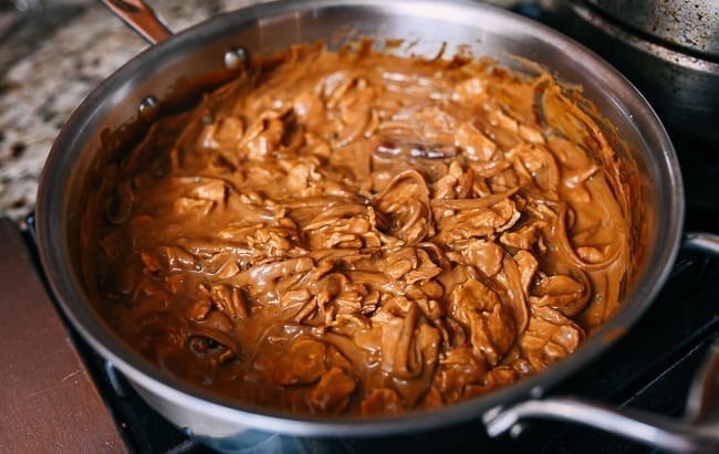 Skillet of vegan chicken adobo, geagle.miooashdv.tk