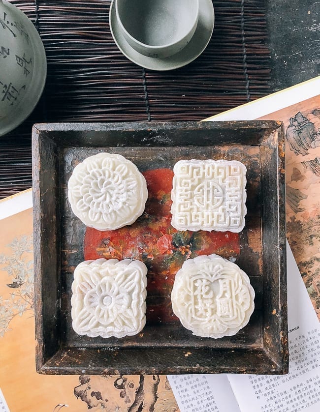 Four snow skin mooncakes on square wooden dish, geagle.miooashdv.tk