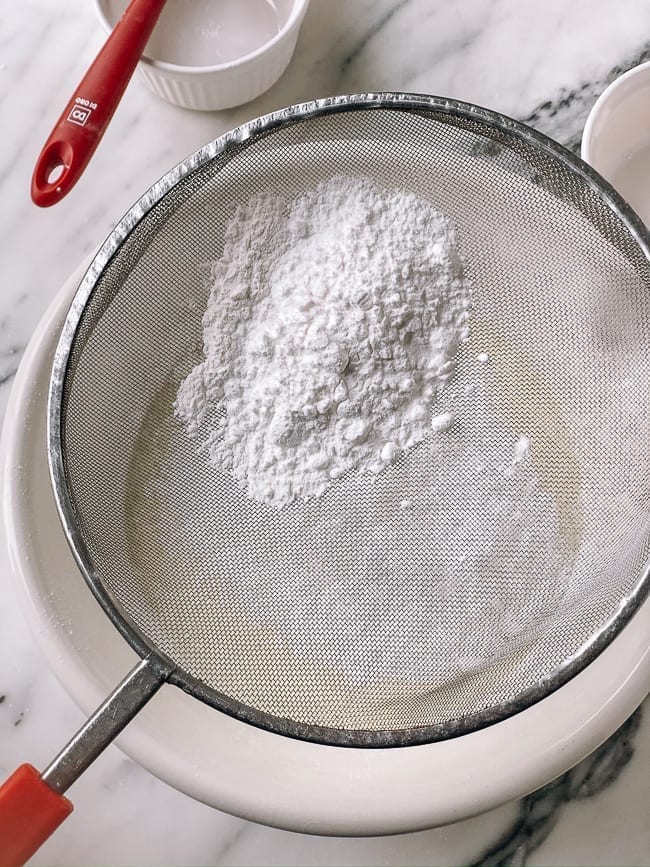 Sifting in rice flour, glutinous rice flour, and wheat starch, geagle.miooashdv.tk