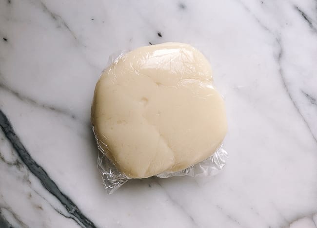 Snow skin mooncake dough disc wrapped in plastic, geagle.miooashdv.tk