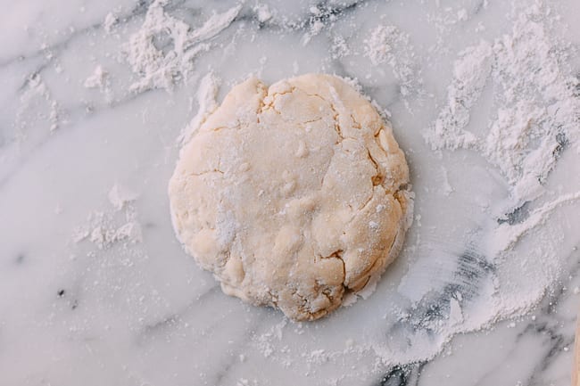 Pie dough on floured surface, geagle.miooashdv.tk