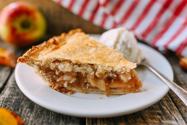 Slice of flaky apple pie with ice cream, geagle.miooashdv.tk