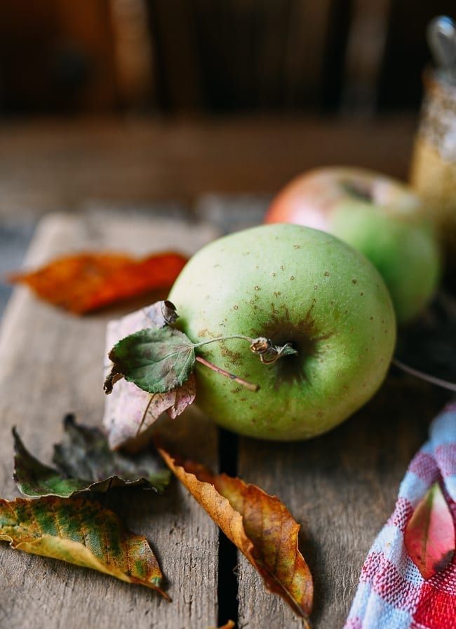 Golden Delicious and Macoun Apples on wood crate, geagle.miooashdv.tk