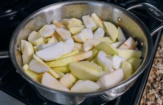 Cooking sliced apples in butter in skillet, geagle.miooashdv.tk