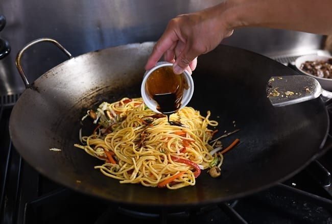 Adding pre-mixed sauce to lo mein in wok, geagle.miooashdv.tk