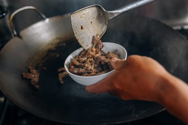 Removing cooked beef from wok, geagle.miooashdv.tk