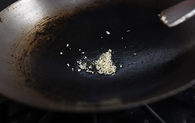 Adding garlic to oil, geagle.miooashdv.tk