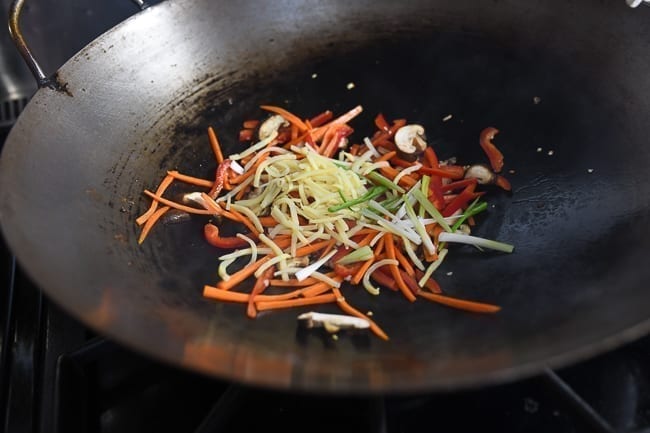 Adding bamboo shoots and white parts of scallions to wok, geagle.miooashdv.tk