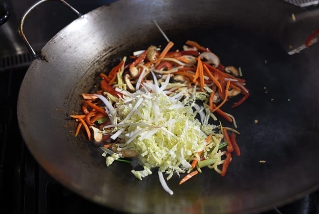 Adding napa cabbage to other vegetables in wok, geagle.miooashdv.tk