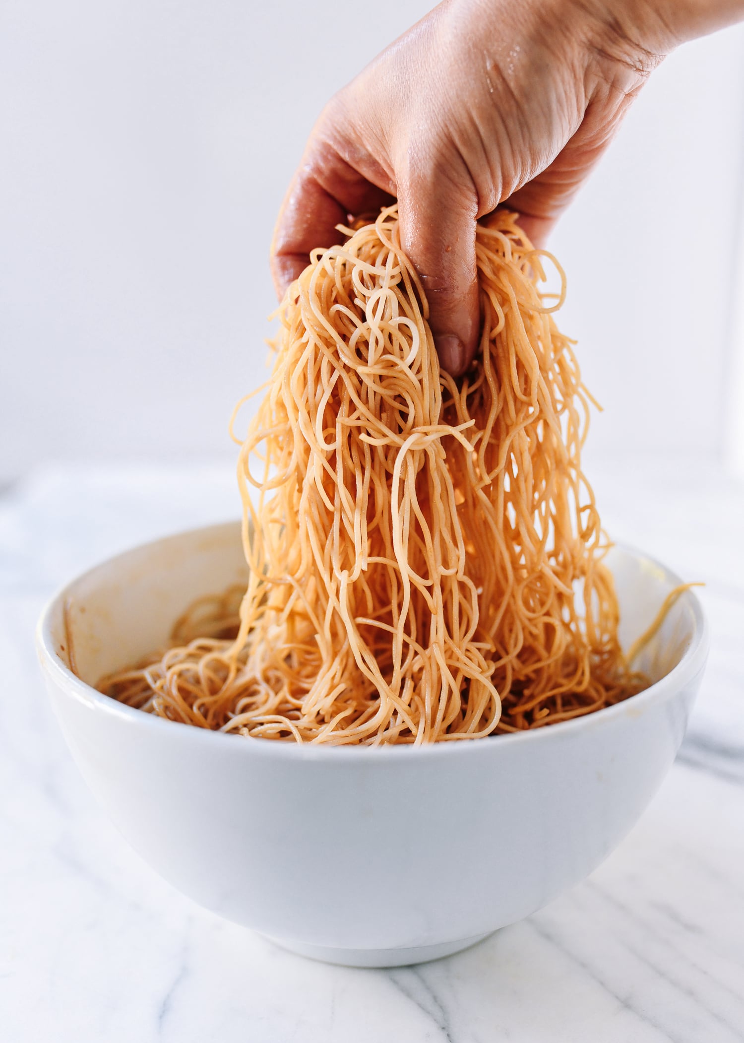 Mixing soaked rice noodles with dark soy sauce and oil, geagle.miooashdv.tk