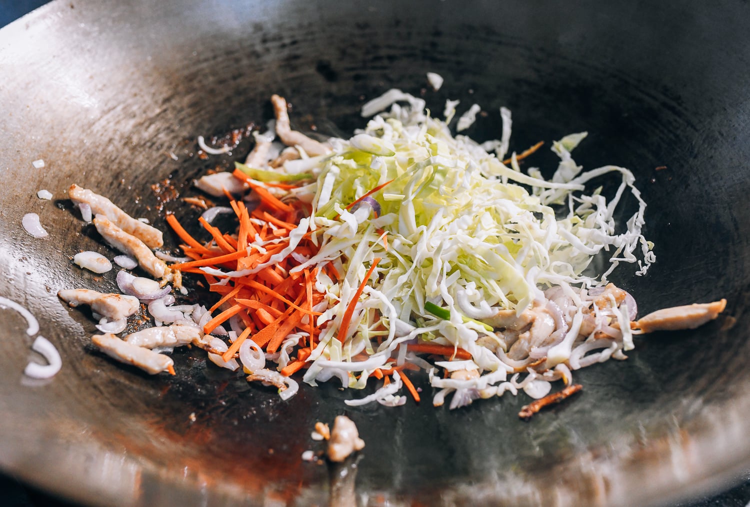 Adding cabbage and carrots to the stir-fry, geagle.miooashdv.tk