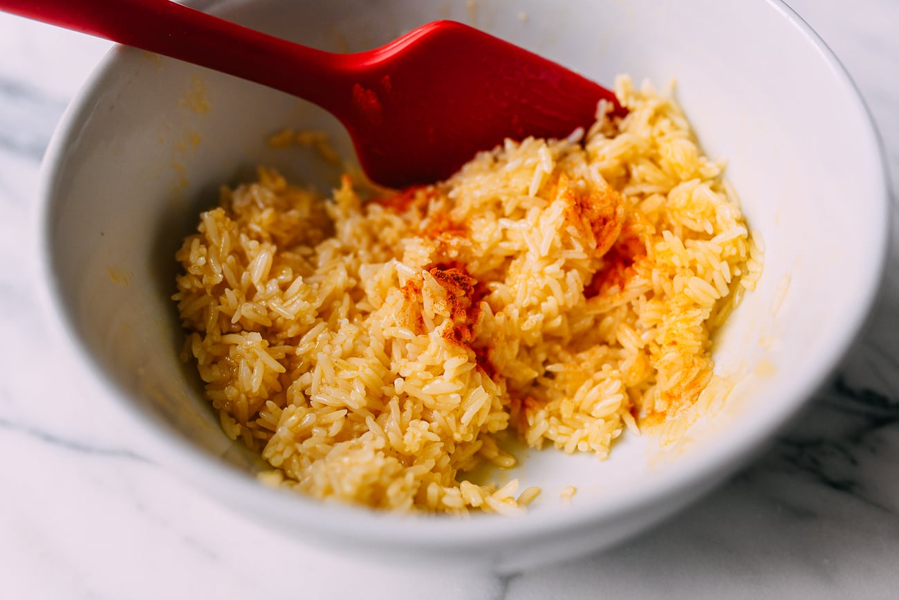Mixing egg yolk into rice, geagle.miooashdv.tk