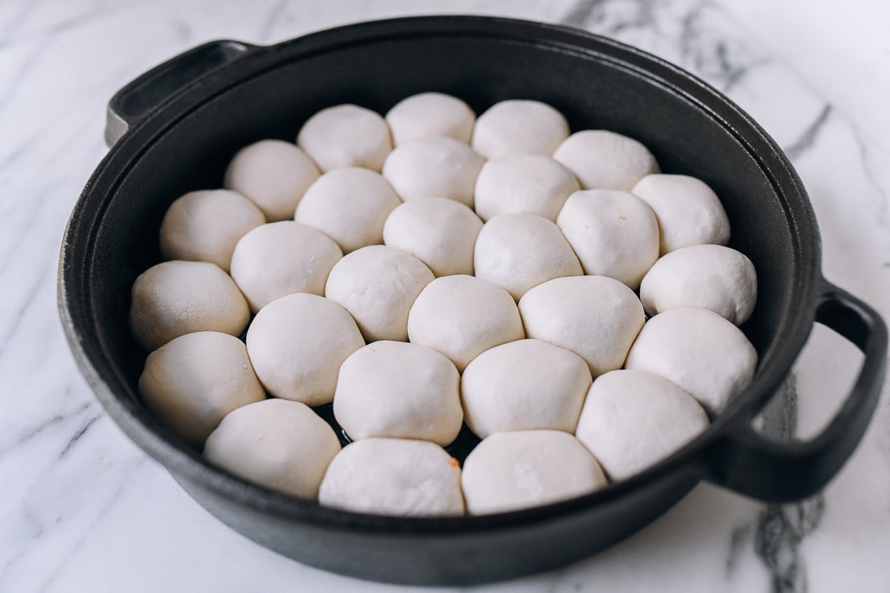 Buns arranged in pan, geagle.miooashdv.tk