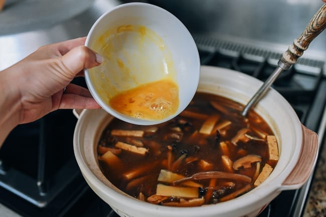 Adding egg to vegetarian hot and sour soup, geagle.miooashdv.tk
