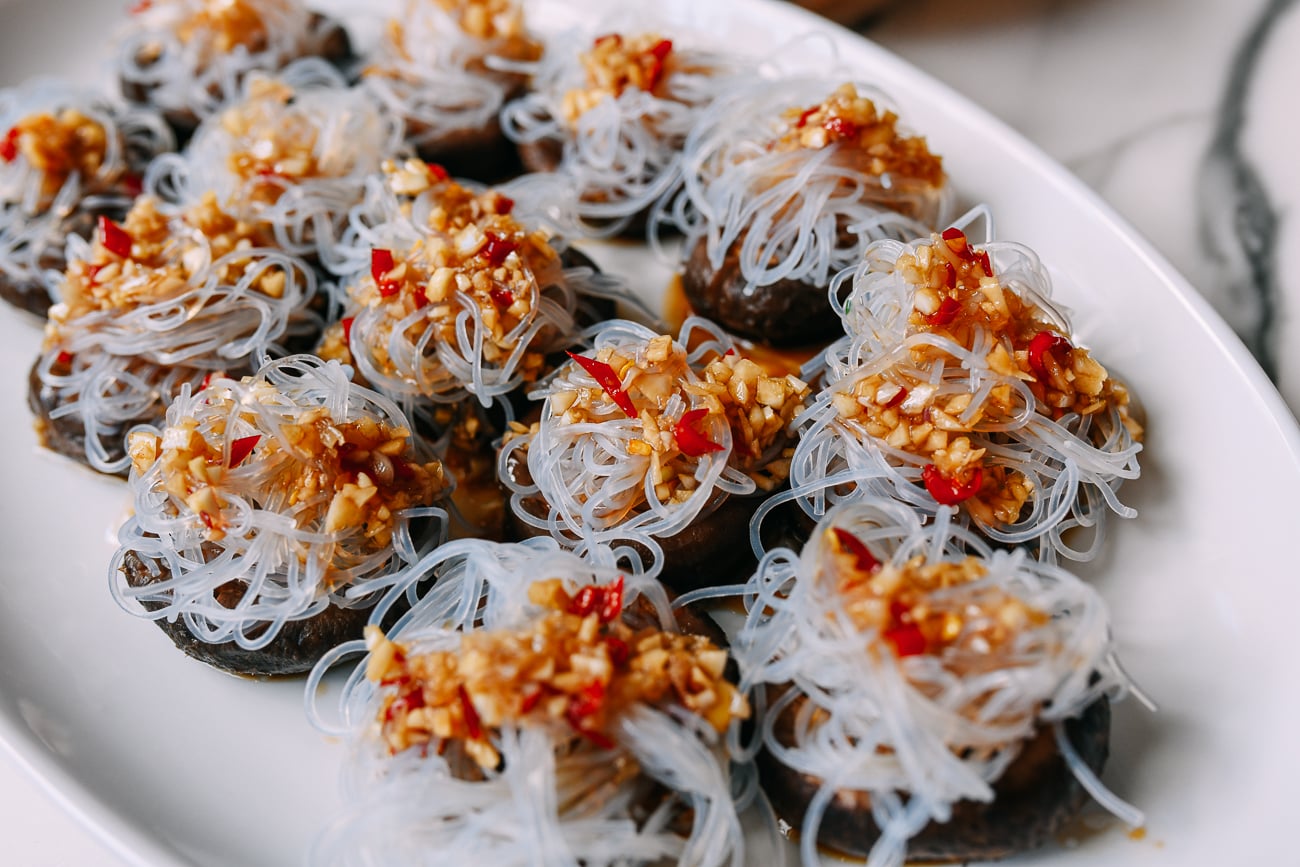 Garlic on top of mushrooms and glass noodles